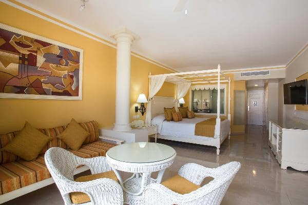 Habitación Junior Suite Deluxe Ocean Front Luxury Bahia Principe Bouganville 2